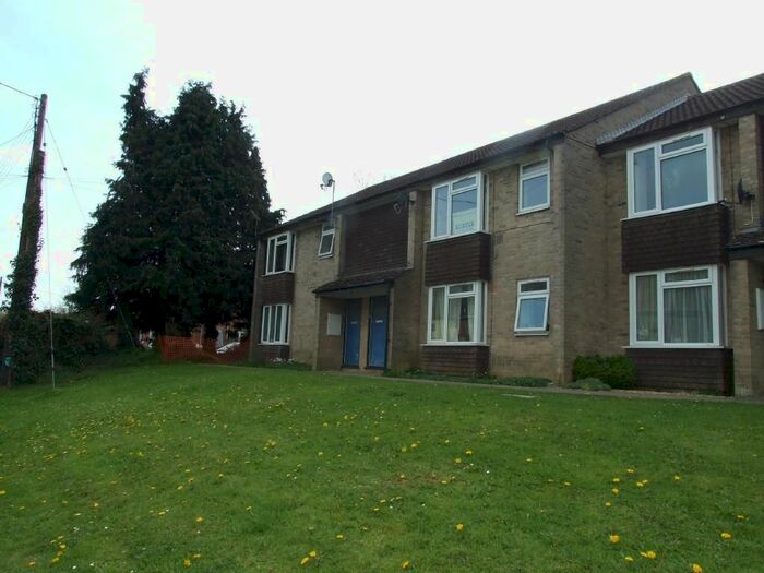 2 Bedroom Flat To Rent In Springmead, Chard, TA20