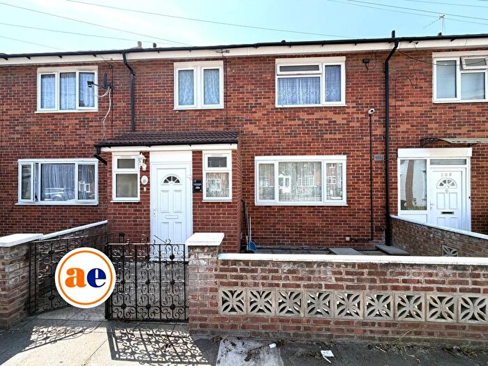 3 Bedroom Property To Rent In Ampleforth Road, London, SE2