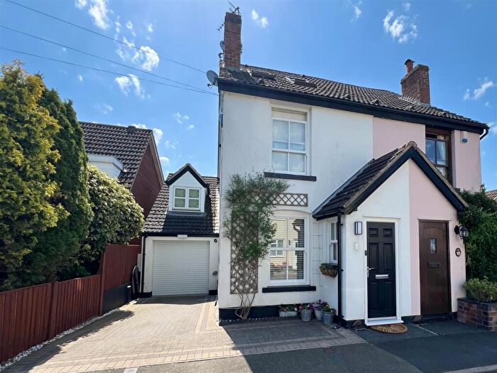 4 Bedroom Semi-Detached House For Sale In Chapel Street, Hagley, Stourbridge, DY9
