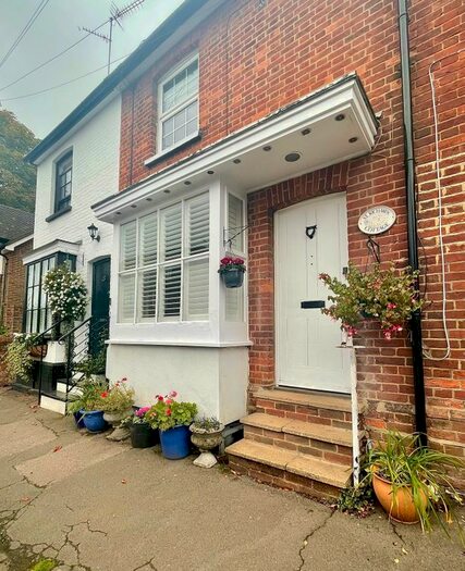 2 Bedroom Cottage To Rent In Outwood Lane, Bletchingley, Redhill, RH1