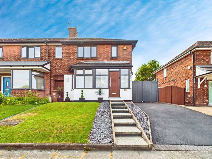 3 Bedroom Town House For Sale In Hawes Avenue, Carr Mill, St Helens, WA11