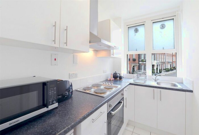 2 Bedroom Flat To Rent In Hill Street, Mayfair, London, W1J