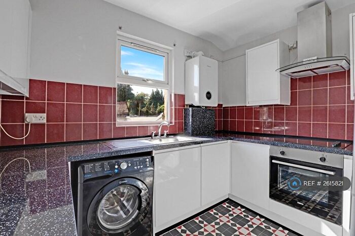 3 Bedroom Flat To Rent In Croydon Road, Beckenham, BR3