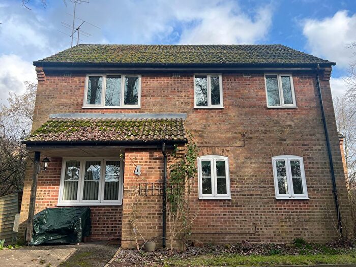 2 Bedroom Flat For Sale In Wessex Close, Hungerford, RG17