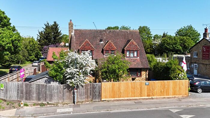 5 Bedroom Detached House For Sale In Cox Green Lane, Maidenhead, Berkshire, SL6