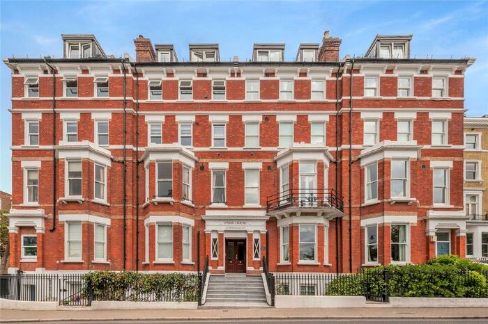 3 Bedroom Flat To Rent In Park House, Richmond Hill, Richmond, Surrey, TW10