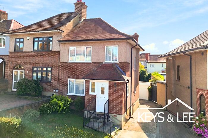 3 Bedroom Semi-Detached House To Rent In Ravenswood Close, Romford, RM5