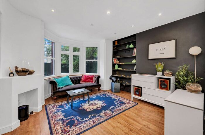 2 Bedroom Maisonette To Rent In Lordship Lane, East Dulwich, London, SE22