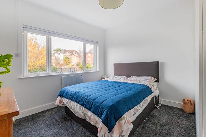 2 Bedroom Flat For Sale In Church Avenue, Penarth, CF64