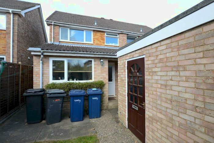 5 Bedroom Semi-Detached House To Rent In Whitmore Green, GU9