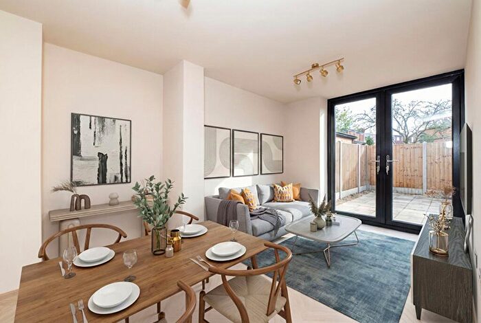 2 Bedroom Apartment For Sale In Commonside East, Mitcham, CR4