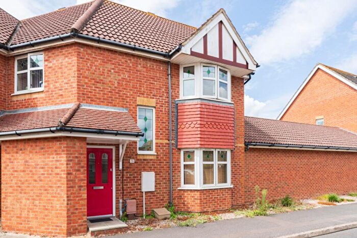 2 Bedroom Maisonette For Sale In Westland Drive, Lee-on-the-Solent, Hampshire, PO13
