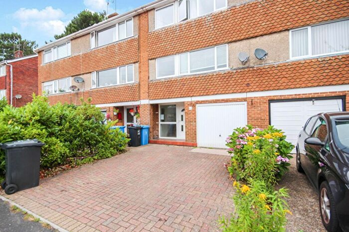 5 Bedroom Property To Rent In Dereham Way, Poole, BH12