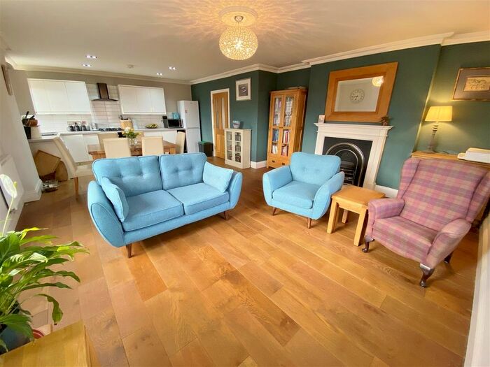 2 Bedroom Flat To Rent In New Lane, Selby, YO8