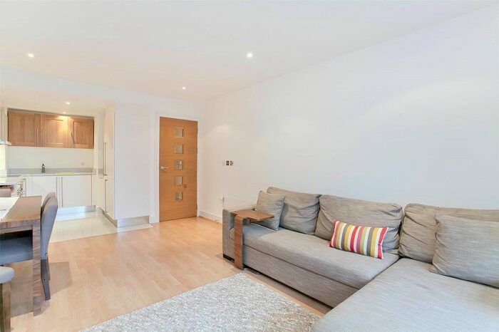 1 Bedroom Flat To Rent In Howard Building, Queenstown Road, London, SW11