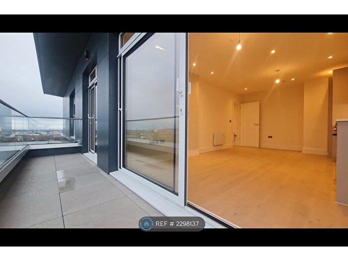 2 Bedroom Flat To Rent In Raffles House, London, NW4