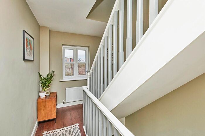 3 Bedroom Terraced House For Sale In Cape Court, Derby, DE24