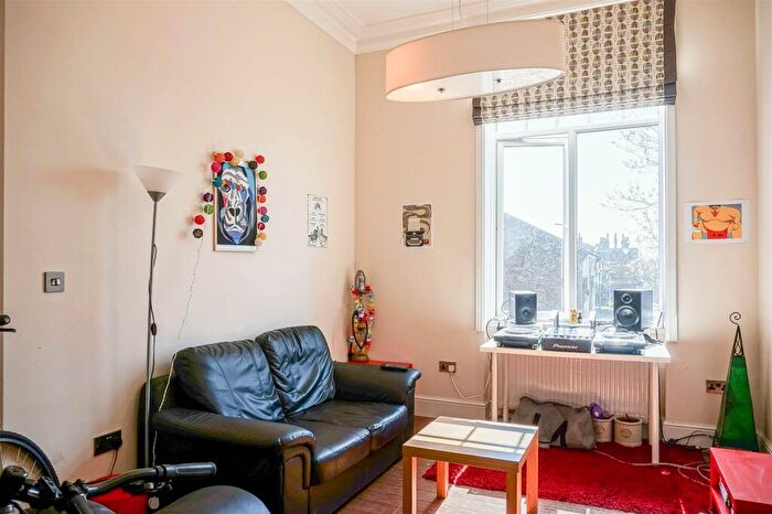 2 Bedroom Apartment To Rent In Ash Grove, Leeds, LS6