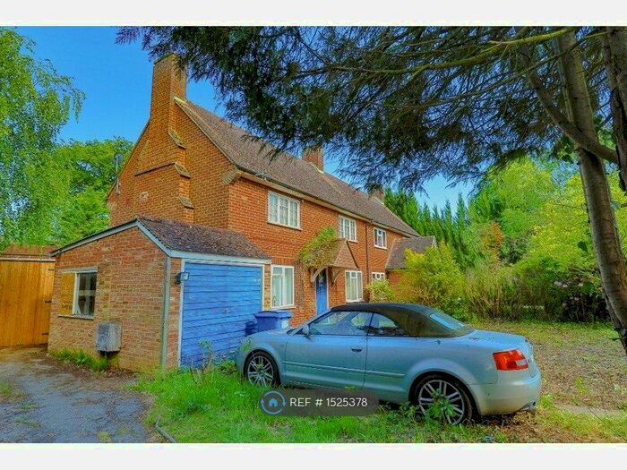 2 Bedroom Maisonette To Rent In Pyestock Crescent, Farnborough, GU14