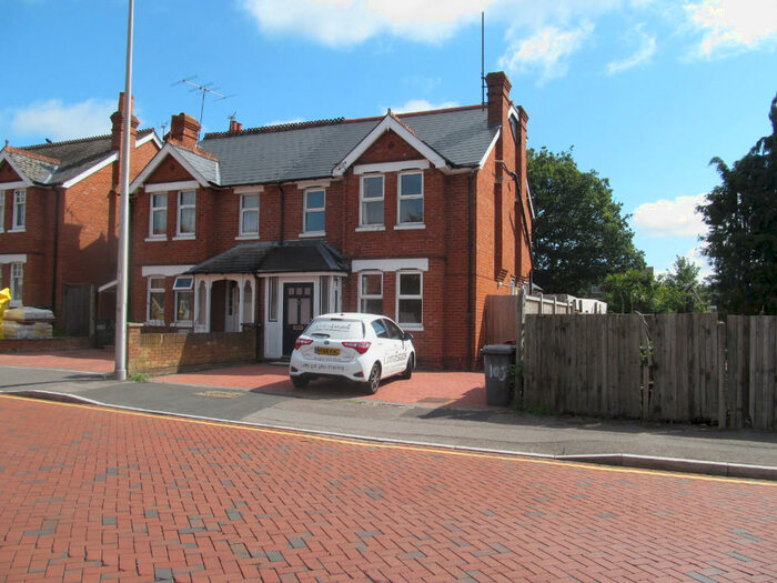 7 Bedroom Semi-Detached House To Rent In Northumberland Avenue, Reading, Berkshire, RG2