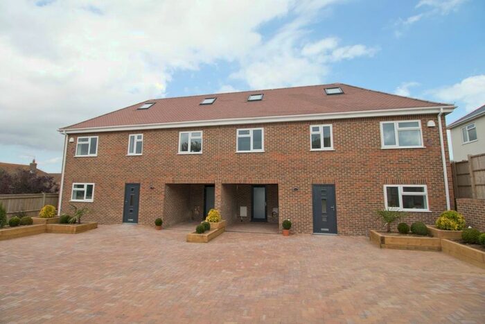4 Bedroom Semi-Detached House To Rent In The Droveway, St. Margarets Bay, Dover, CT15