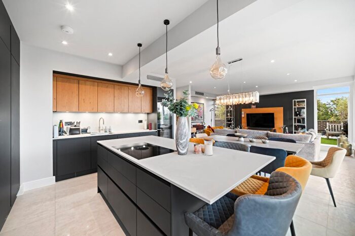 2 Bedroom Flat For Sale In Somerset Road, London, SW19