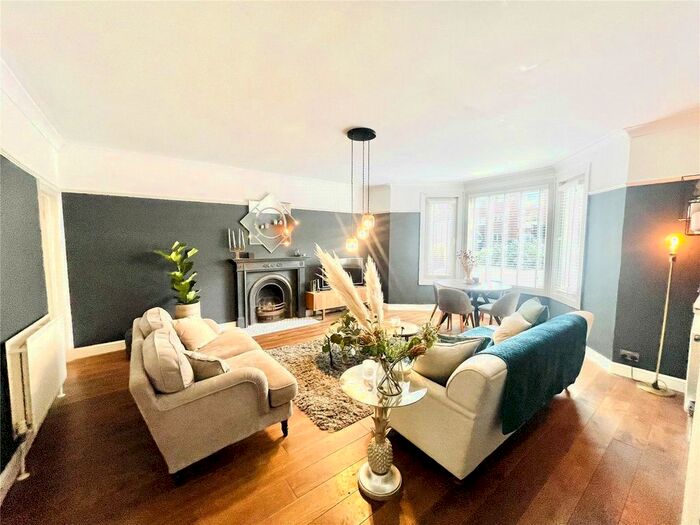 2 Bedroom Maisonette To Rent In Warham Road, South Croydon, CR2