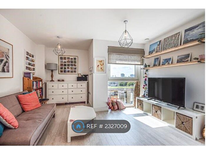 Studio To Rent In London, London, SE8