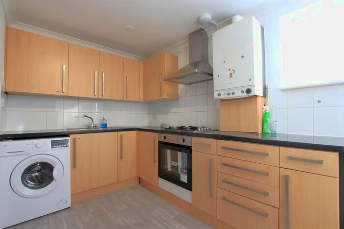 3 Bedroom Flat To Rent In Hanworth Road, Hounslow TW3