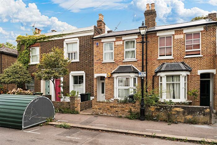 2 Bedroom Flat For Sale In Beulah Road, Walthamstow, E17