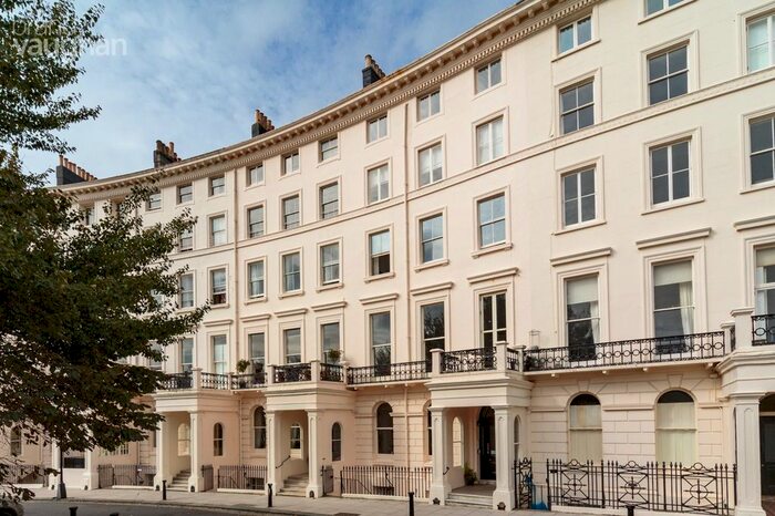 2 Bedroom Flat To Rent In Adelaide Crescent, Hove, East Sussex, BN3