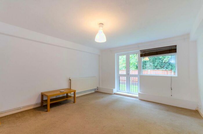 3 Bedroom Flat To Rent In Radcliffe Road, East Croydon, Croydon, CR0