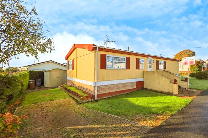 2 Bedroom Mobile/park Home For Sale In Mill Road, Hailsham, BN27