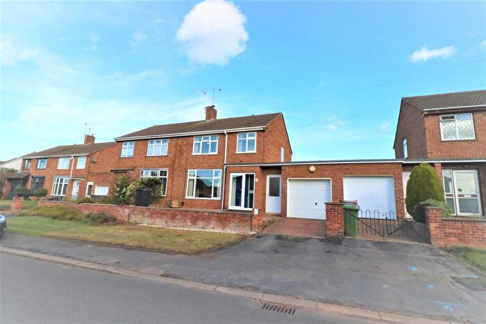 3 Bedroom Semi-Detached House To Rent In Roxburgh Road, Nuneaton, CV11