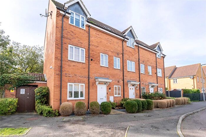 1 Bedroom Maisonette For Sale In Peppercorn Way, Dunstable, Bedfordshire, LU6