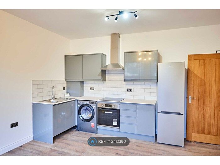 1 Bedroom Flat To Rent In Broomfield Crescent, Leeds, LS6