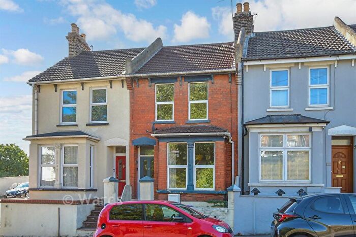 2 Bedroom Terraced House For Sale In Cliffe Road, Strood, Rochester, Kent, ME2