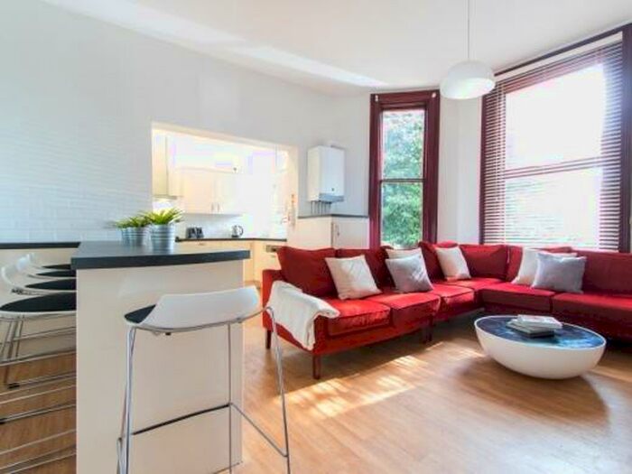 6 Bedroom Flat To Rent In Ladybarn Road, Manchester, M14