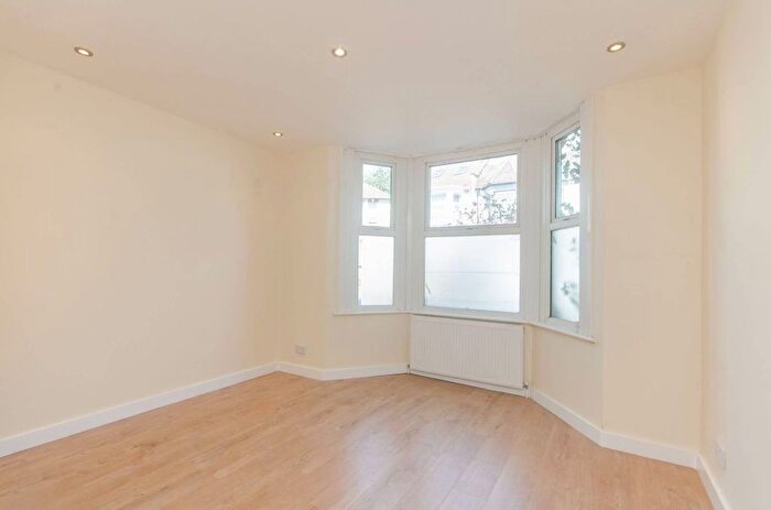 2 Bedroom Flat To Rent In West Ella Road, London, NW10