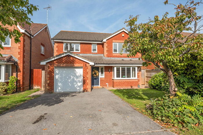 4 Bedroom Detached House For Sale In The Smithy, Bramley, RG26