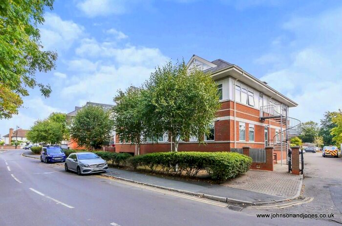 2 Bedroom Apartment To Rent In Pound Road, Chertsey, Surrey, KT16