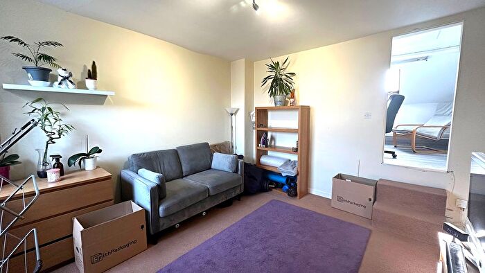 1 Bedroom Flat To Rent In Coverton Road, London, SW17