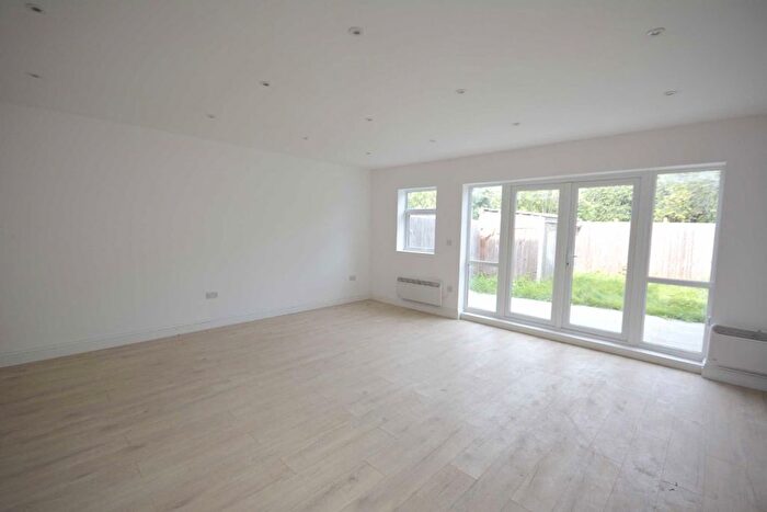 Studio To Rent In Watford Way, London, NW4