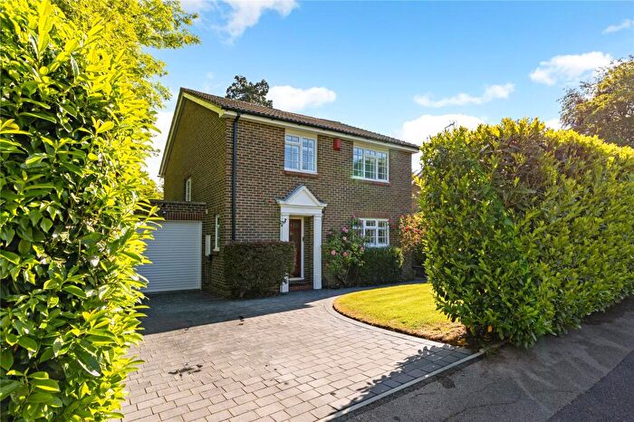 4 Bedroom Detached House For Sale In Marlborough Drive, Weybridge, Surrey, KT13