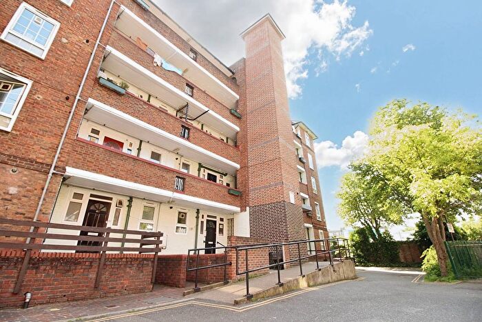 3 Bedroom Flat To Rent In Samford House, Charlotte Terrace, Islington, N1