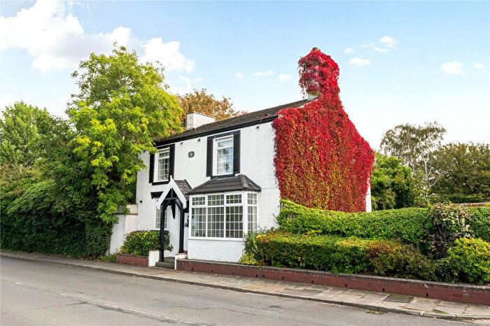 3 Bedroom Detached House For Sale In Heywood Old Road, Bowlee, Middleton, Manchester, M24