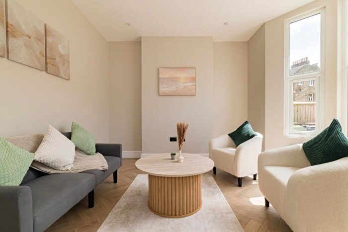 5 Bedroom Semi-Detached House To Rent In Springrice Road, Canary Wharf, SE13