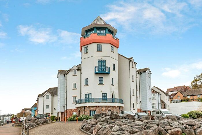 2 Bedroom Flat For Sale In Eastcliff, Bristol, Avon, BS20