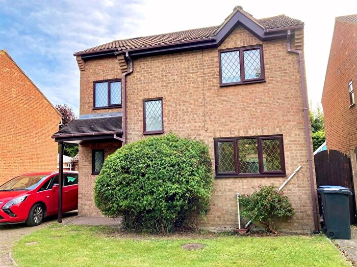 4 Bedroom Detached House To Rent In Bromstone Road, Broadstairs, CT10
