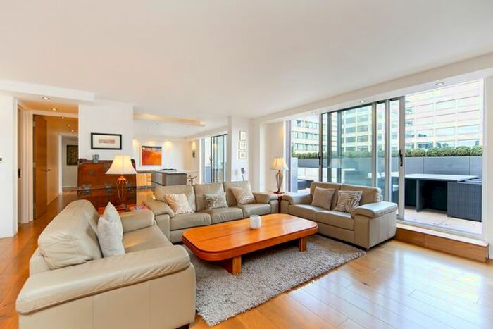 3 Bedroom Flat To Rent In Upper Ground, London, SE1